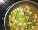 Foto del paso 1 de la receta: Espaguetis de calabacín picantones con gambitas y chipirones