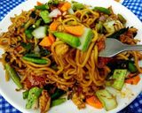 Foto langkah ke 2 dari resep Mie tek tek goreng 🍝.