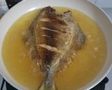 Foto langkah ke 4 dari resep Ikan Bawal Goreng Asam Manis Pedas.