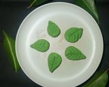 A picture of step 5 of Leaf cookies.