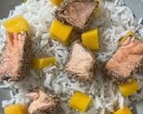 Une image de l'étape 6 de Saumon croustillant et son riz à la mangue de Cyril Lignac.