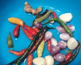 Foto langkah ke 1 dari resep Tumis kerang bumbu kuning cabe hijau.