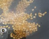 Foto langkah ke 2 dari resep Salted popcorn.