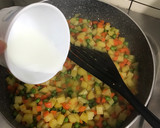Foto langkah ke 2 dari resep PASTEL isi kentang,wortel dan telur.