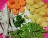 Foto langkah ke 1 dari resep Sup Ceker Ayam & Sayuran.