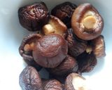 Hình bước làm 2 của món Cải chíp xào nấm