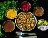 A picture of step 7 of Bengali street-style Ghugni chaat with special moshla.