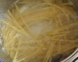 Foto del paso 1 de la receta: Pasta con güicoyes y crema de pollo