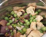 A picture of step 2 of Creamy Matar cauliflower soup.