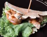 Foto langkah ke 9 dari resep Healthy Lunch : Tortilla Chicken Wrap.