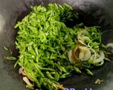Foto langkah ke 5 dari resep Tumis kangkung & tahu tempe goreng.