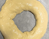 Foto del paso 6 de la receta: Roscón de reyes relleno de nata