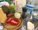 Foto del paso 1 de la receta: Pan con cantimpalo aceitunas moozarella y morrón. ❤️🥖