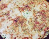 Foto del passaggio 4 della ricetta Frittata espressa con zucchina, carota e salsa di soia