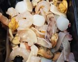 Hình bước làm 1 của món Paella (Cơm Chiên Tây Ban Nha)