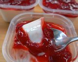 Foto langkah ke 6 dari resep Strawberry Panna Cotta.