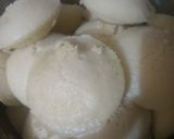 सूजी की इडली और चटनी(suji ki idli aur chutney recipe in hindi) रेसिपी चरण 2 फोटो