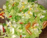 Foto langkah ke 4 dari resep Tumis sawi putih jagung.