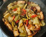 Hình bước làm 4 của món Thịt Heo Quay Kho Cải Chua