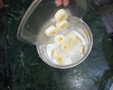 A picture of step 2 of Banana Roohafza Smoothie.