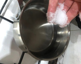 Foto del paso 1 de la receta: Muslo de pollo a la plancha con guarnición de brócoli salteado