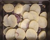 Foto del paso 1 de la receta Dorada al horno con cebolla y patata