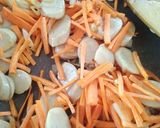 Foto langkah ke 2 dari resep Tumis Sayur Sosis.