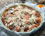 Foto del paso 4 de la receta: Pizza en masa de hojaldre con salmón y conservas saura 🥫
