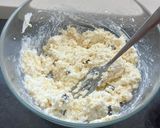 Túróval töltött zsemle recept fázis 1 fotója