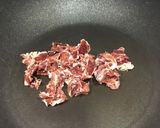 Foto del paso 1 de la receta: Níscalos (o rovellons) con jamón ibérico y pasta