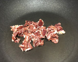 Foto del paso 1 de la receta: Níscalos (o rovellons) con jamón ibérico y pasta