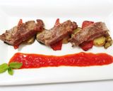 Foto del paso 7 de la receta Pluma ibérica con parrillada de verduras asadas y pimientos caramelizados