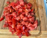 Une image de l'étape 4 de Salades de concombre à la crème, tomates, roquefort et aneth.