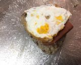 A picture of step 5 of Luncheon meat and Egg Onigiri.