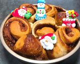 Hình bước làm 4 của món Cinnamon Rolls/ Bánh Quế Cuộn Cho Dịp Lễ Noel