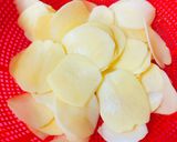 Hình bước làm 1 của món Khoai Tây Xào Tỏi