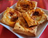 Foto del paso 4 de la receta: Aperitivos de hojaldre con queso y sobrasada