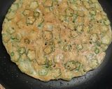 รูปขั้นตอนการทำที่ 2 ของ ไข่เจียวกระเจี๊ยบเขียว (Okra Omelette)