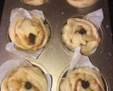 Foto del paso 4 de la receta: Rollos de manzana y canela en muffinera😋😋