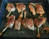 Konfitált kacsacomb római tálban káposztával és burgonyával recept fázis 6 fotója