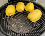 Une image de l'étape 3 de Courge spaghetti aux fruits de mer fumée sur BBQ au charbon.