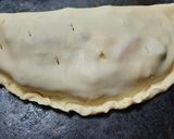 Foto del paso 4 de la receta: Calzon de tomate y quesos (con tapa de pascualina)