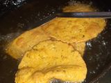 बेसन की नमकीन पूरी (besan ki namkeen puri recipe in Hindi)