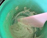 Foto langkah ke 3 dari resep Christmas fruit roll cake.