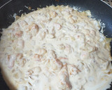 Foto del paso 4 de la receta: Macarrones con anguriñas, gambas y huevo