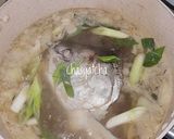 Foto langkah ke 6 dari resep 118. Sup Kepala Salmon ala S**hi Tei versi Gak Pedes.