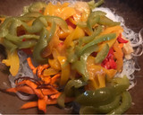 Foto del paso 8 de la receta: Fideos chinos con pollo y verdura