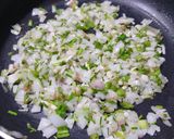 ગ્રીન ગાર્લિક તવા પુલાવ (Green Garlic Tawa Pulao Recipe In Gujarati) રેસીપી સ્ટેપ3ફોટો