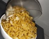 A picture of step 3 of Glass Cheesy maggi.