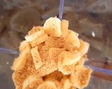 A picture of step 2 of Creamy banana smothie.